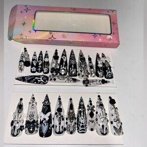 Black and White Gothic Nail Set